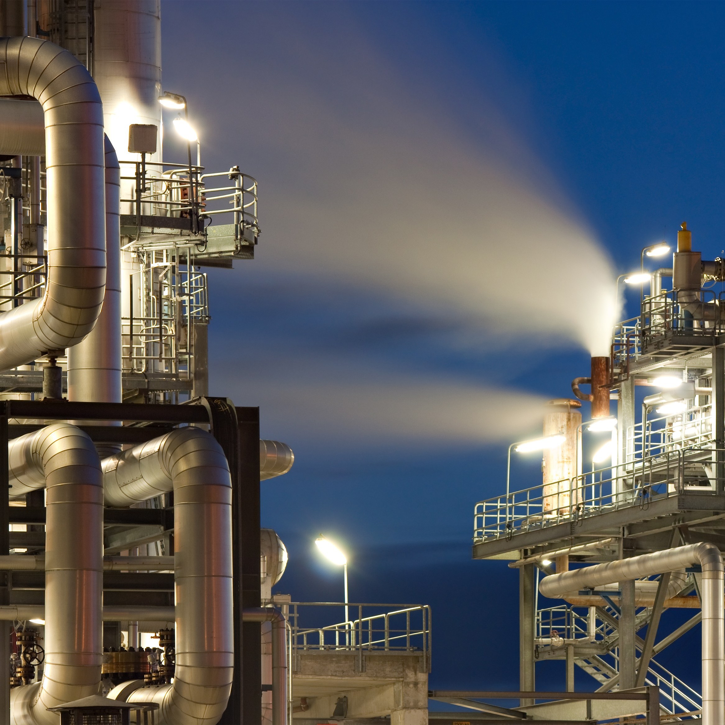 Industriewerk mit Rohrleitungen